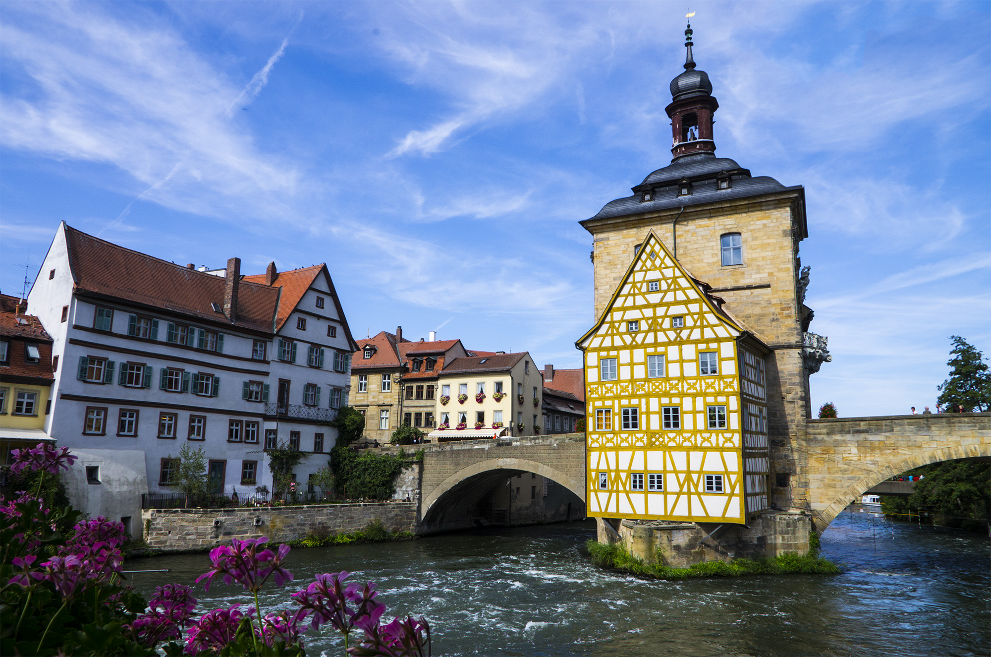 Bamberg_town_hall_from_opposite_bridge